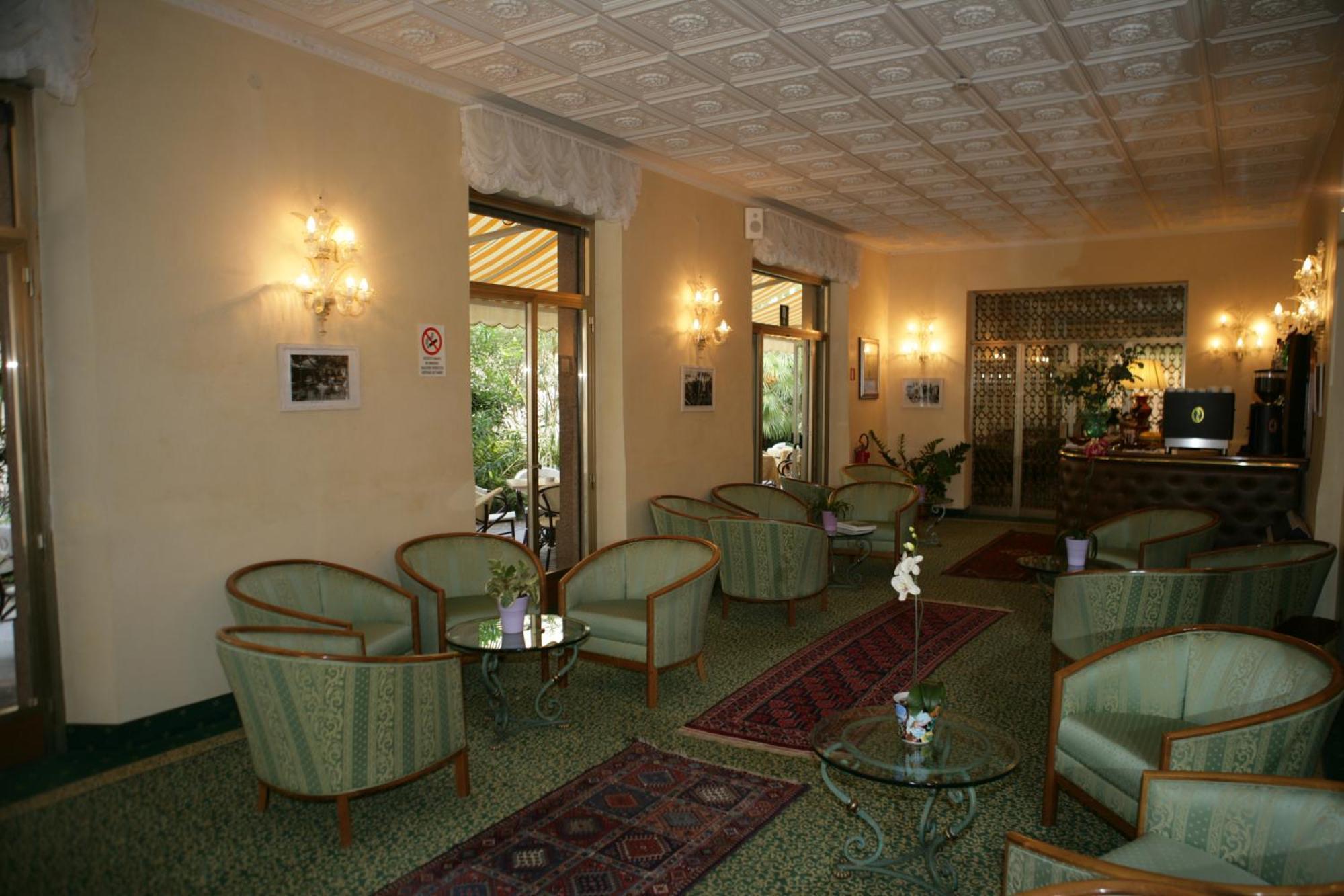 Hotel Diana Grado Bagian luar foto