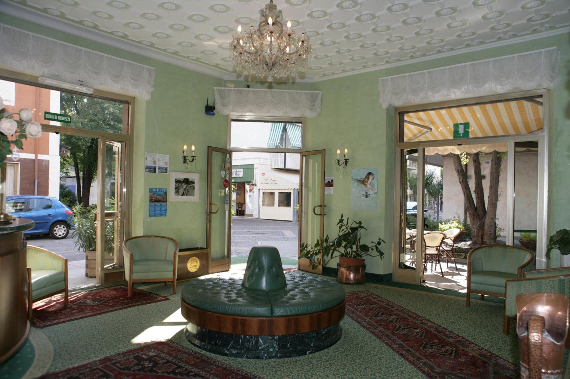 Hotel Diana Grado Bagian luar foto