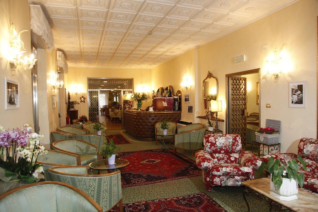 Hotel Diana Grado Bagian luar foto