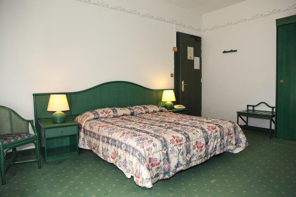 Hotel Diana Grado Bagian luar foto