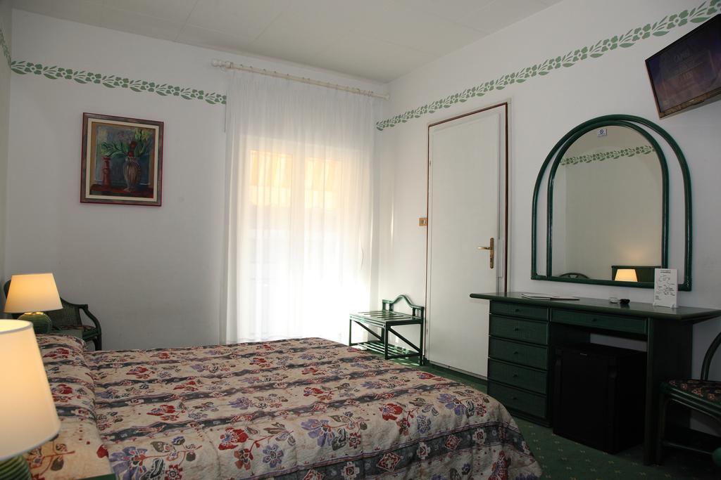 Hotel Diana Grado Bagian luar foto
