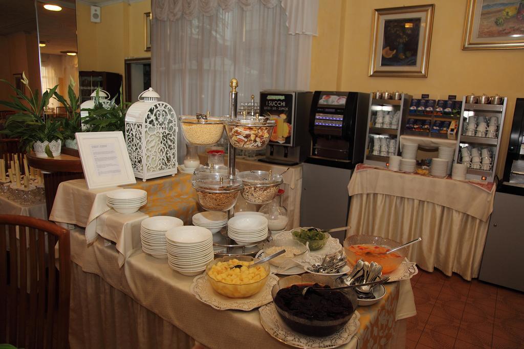 Hotel Diana Grado Bagian luar foto
