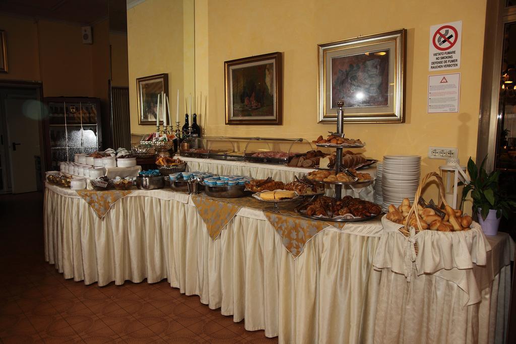 Hotel Diana Grado Bagian luar foto
