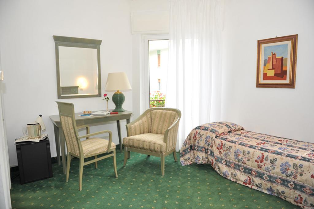 Hotel Diana Grado Bagian luar foto
